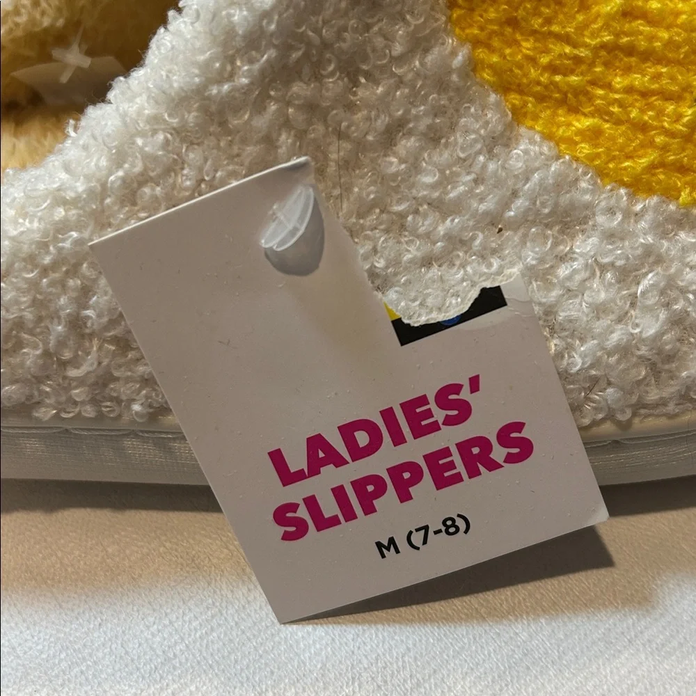 Smiley Face Slippers Size Medium Yellow and White New - Picture 3 of 6